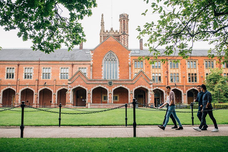 Students walking through quadrangle