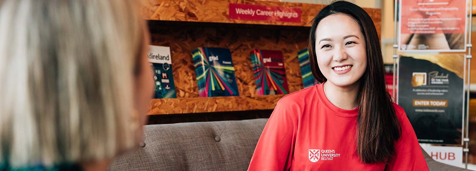 Student in a Queen's branded t-shirt