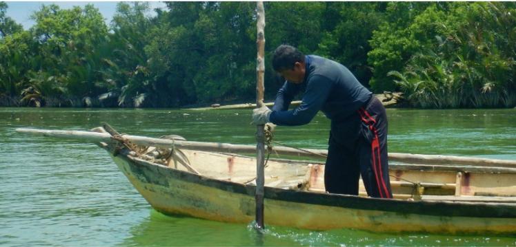 Fishing is still carried out in the same traditional way that harvested the oysters more than 160 years ago in the Muar River and involves free diving and collecting the fish by hand one by one