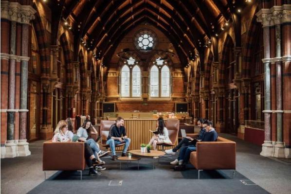 Students collaborating in the Graduate School at Queens