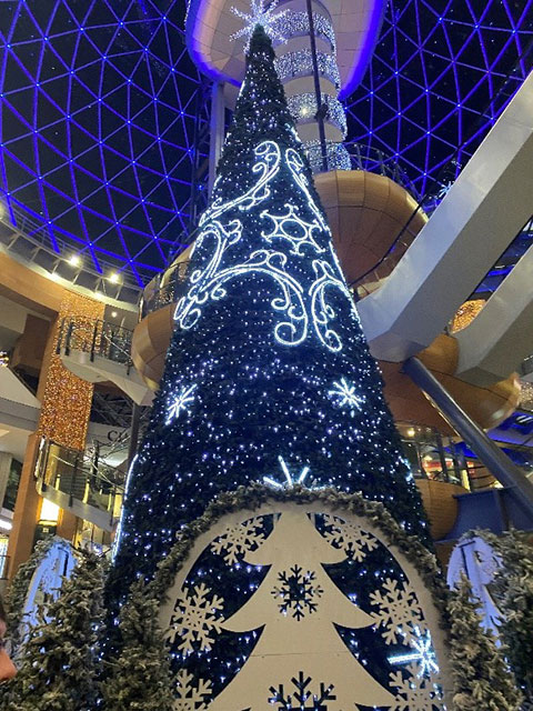 Christmas tree at Victoria Square