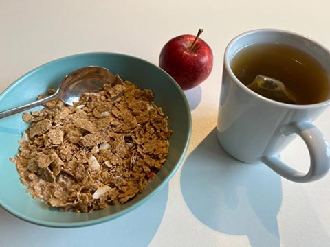Veronica's cereal and apple