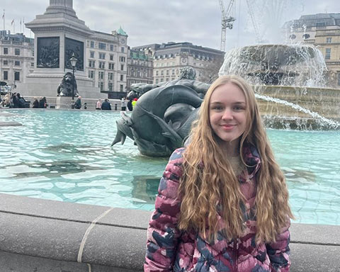 Charlotte Lock at the fountain