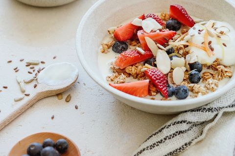 breakfast cereal with strawberries