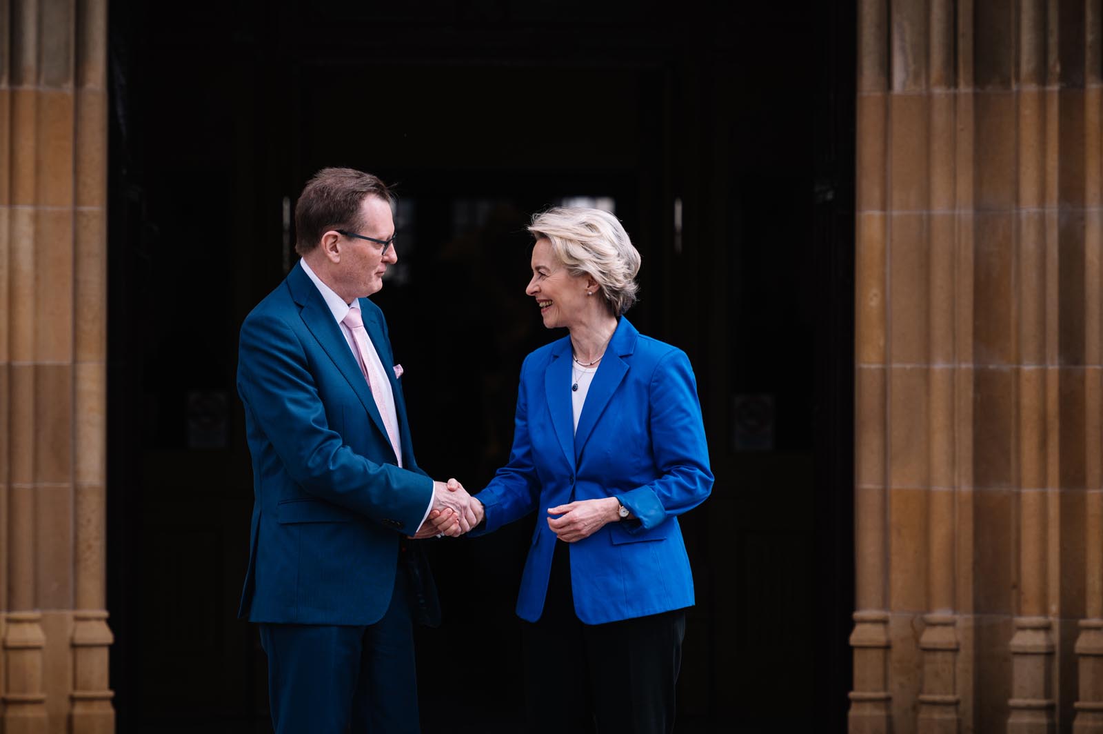 Professor Ian Greer shakes hands with European Commission President Ursula von der Leyen