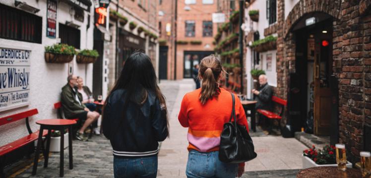 Students walking down Commercial Court