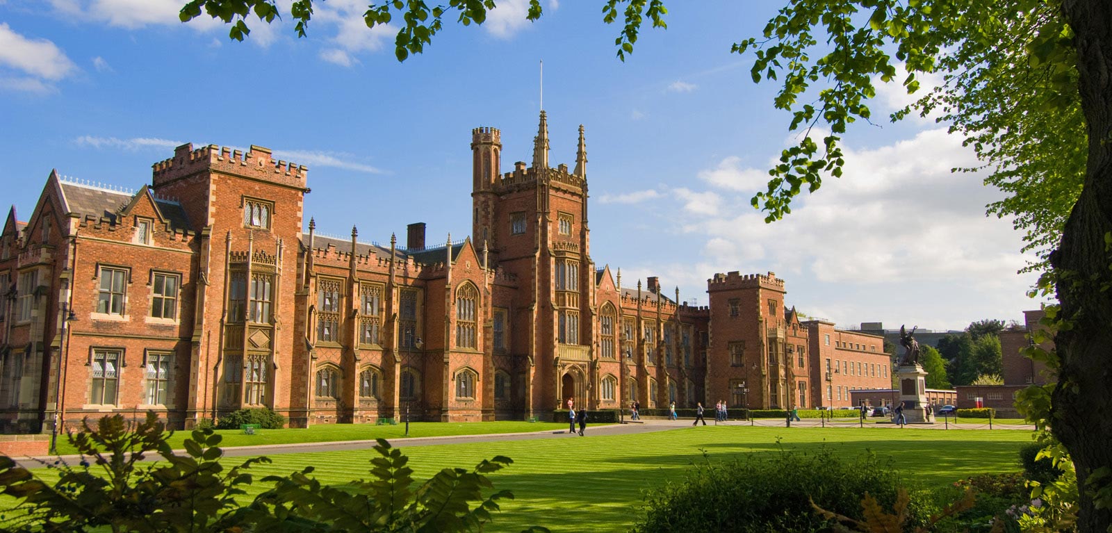 campus tours qub