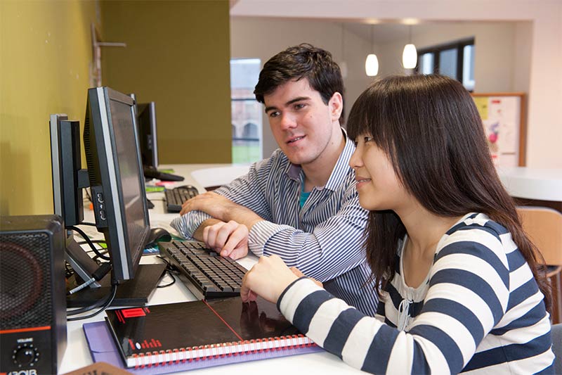 2 students working together on a computer