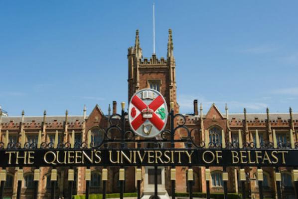 An image of Queen's University front gates