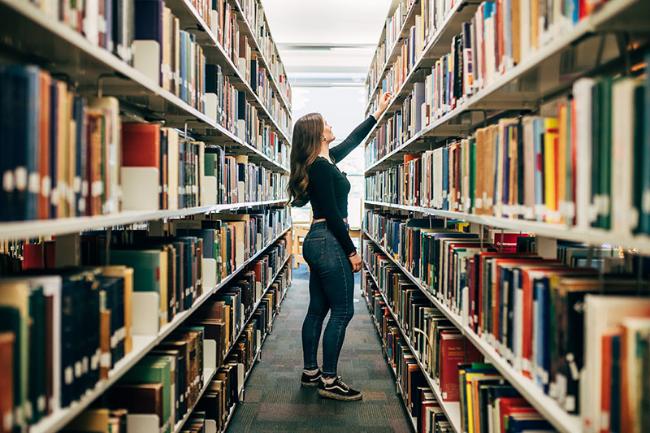 Emily in library 800x533 at book shelves