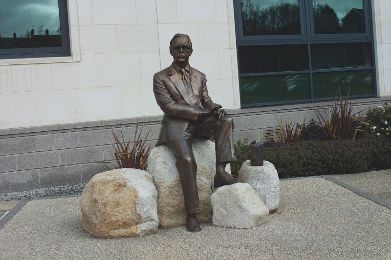 Frank Pantridge statue