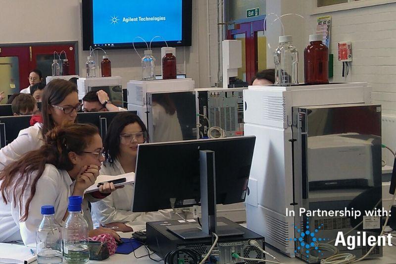 Students in Agilent labs using equipment 