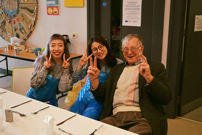 Volunteers with older people