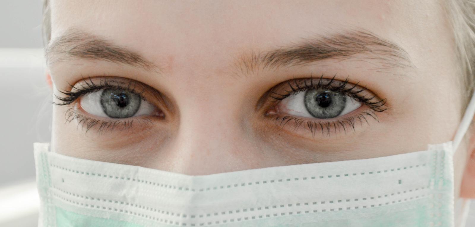 Lady with face mask