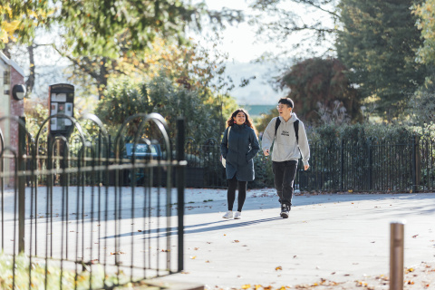 Students Diana and Bryan walk together through Botanic Gardens