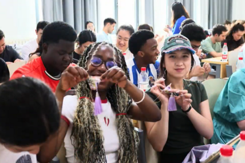 Student Fioreinz doing Chinese crafts at summer school