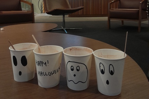 Paper cups decorated with ghosts for Halloween