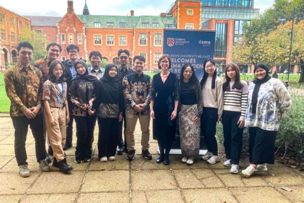 IISMA Students in the quad at Queen's