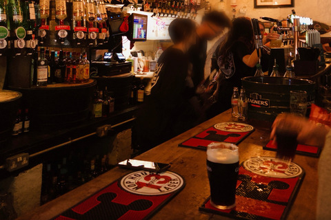 Inside Kelly's Cellars bar