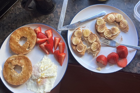 Bagels with bananas and strawberries