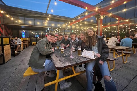 Group of students sit outside the SU Bar