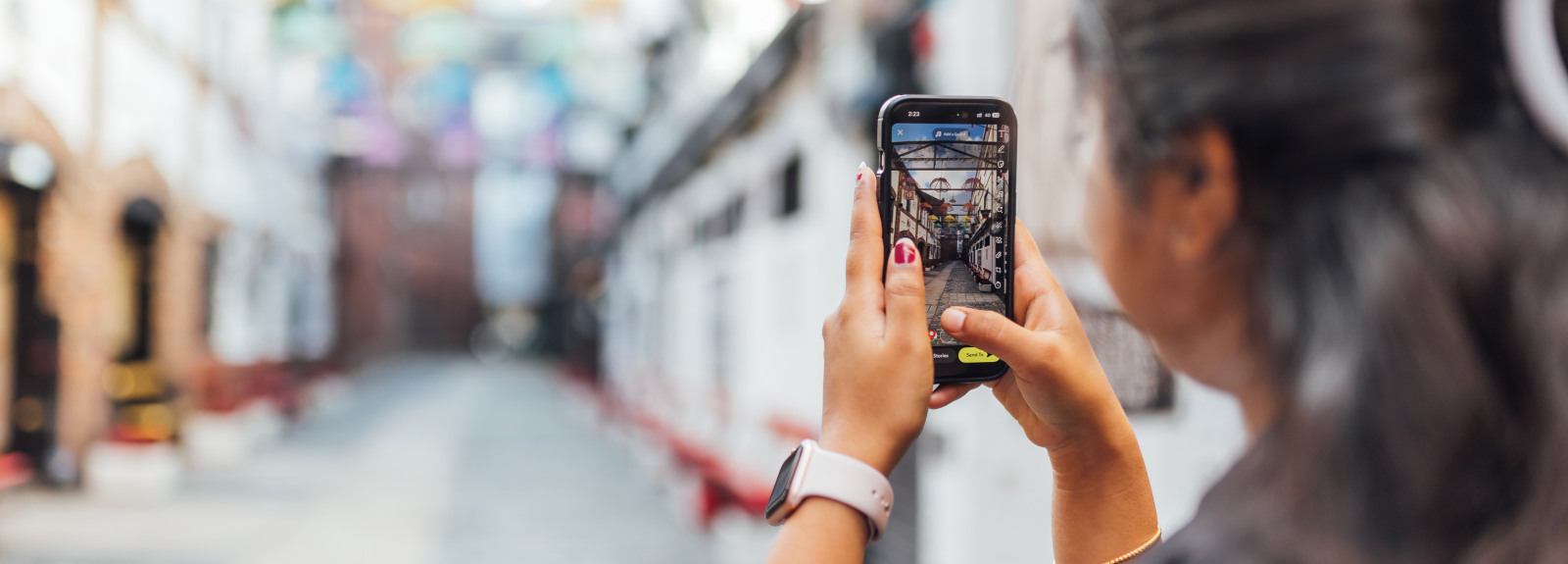 Student Sanjana takes picture of Commercial Court