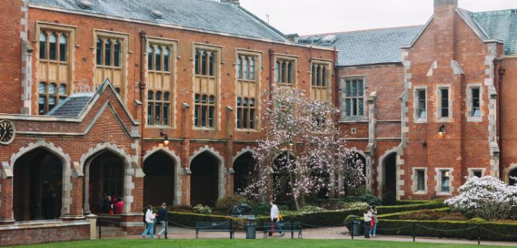 Students walking through QUB quad
