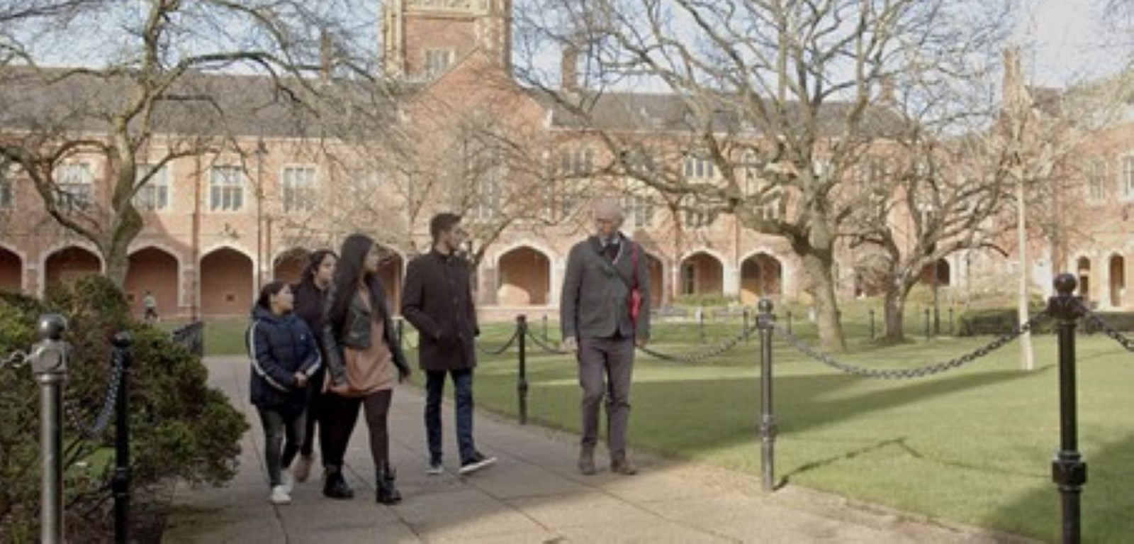 People walking through the campus of Queen's