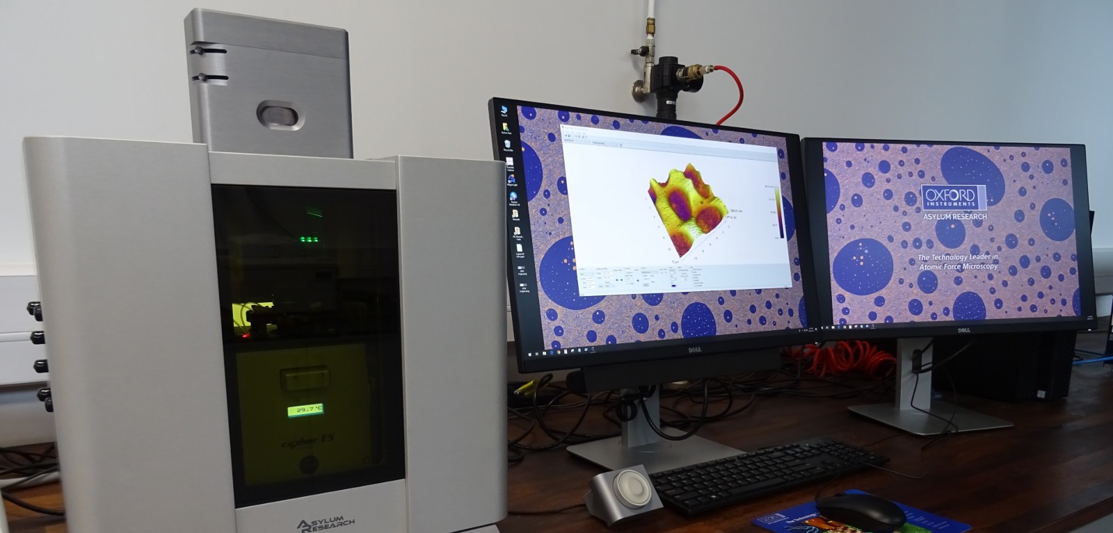 A picture of an AFM Microscope.