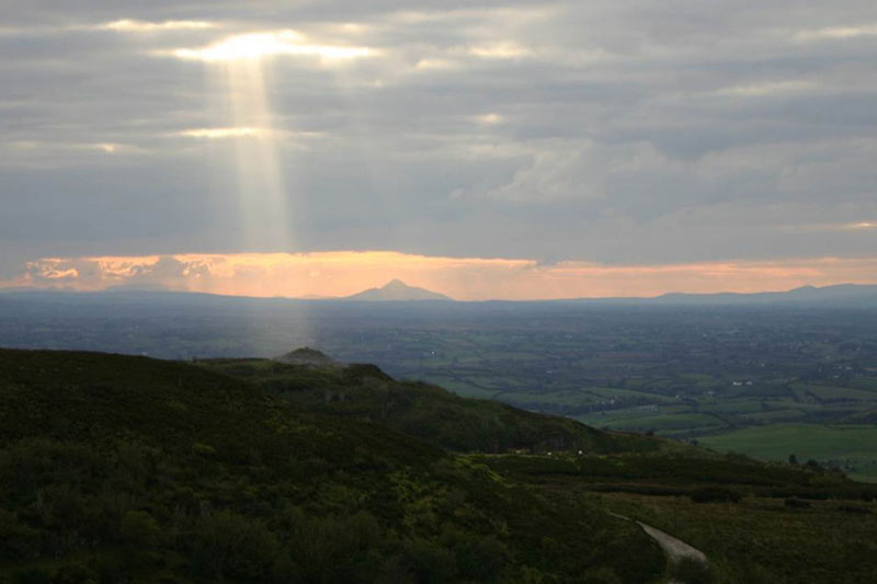 QUB-GAP-2H2V-Sunbeam-on-Carrowkeel-passage-tomb-Croagh-Patrick-in-distance