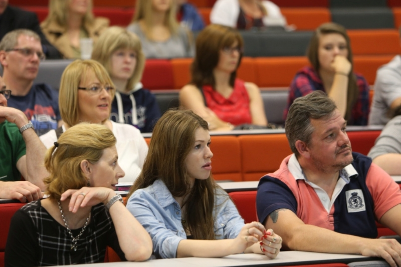 800x533 parents open day talk