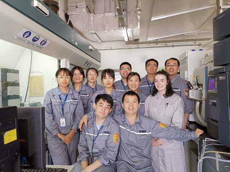 Image of Finnóla Mallon, a Chemistry student at Queen’s University Belfast, with colleagues at Wanhua Chemicals Group in Yantai, Shandong Province, China