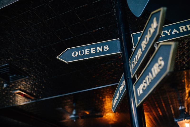 Signpost to Queen's