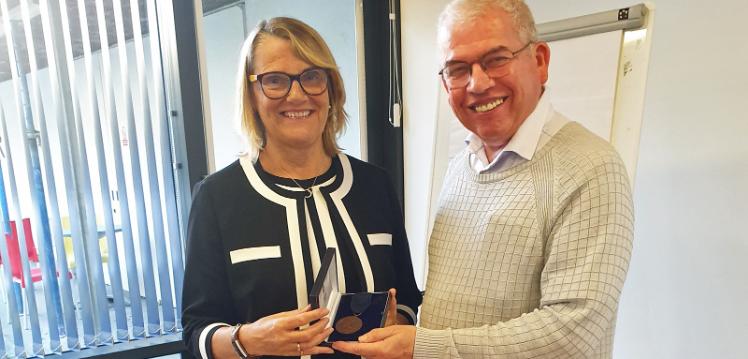 Professor Emeritus Sheena Lewis receiving the 2019 Brian Setchell Medal