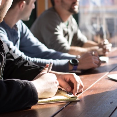 Various persons are sit at a table in a meeting